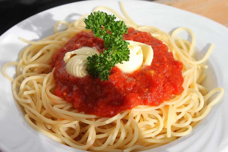 مكرونه اسباجتي صوص طماطم